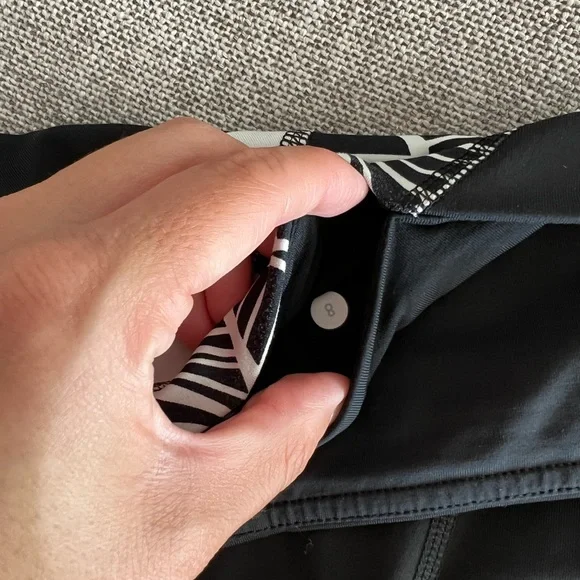 ⭐️🌴Lululemon Spandex Shorts - Picture 3 of 3